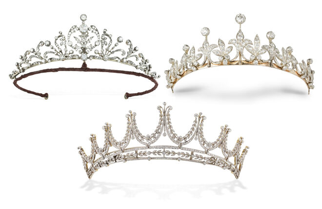 As tiaras de Violet Crawley, Lady Edith e Cora Crawley. As três peças foram emprestadas ao filme pela joalheira britânica Bentley & Skinner
