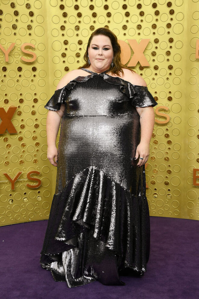 Chrissy Metz em Christian Siriano e joias Le Vian