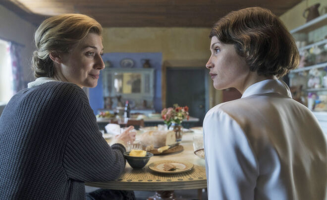 Vita & Virginia: Gemma Arterton (Vita Sackville-West) e Elizabeth Debicki (Virginia Woolf).