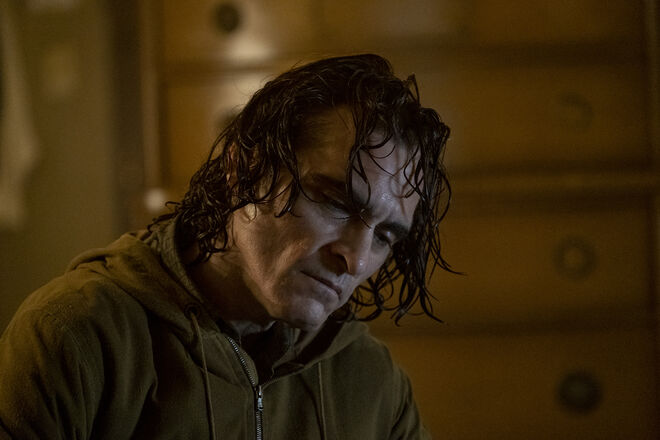 Joaquin Phoenix é Arthur Fleck / Joker