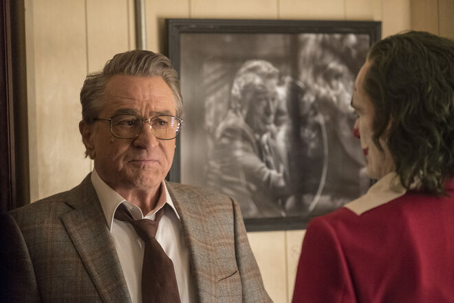 Robert De Niro é Murray Franklin e Joaquin Phoenix é Arthur Fleck / Joker