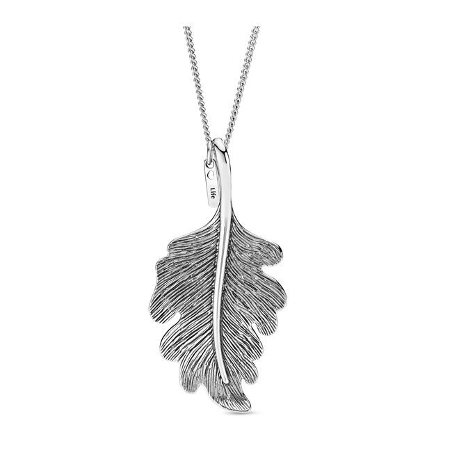 Colar Oak Leaf em prata, €99, Pandora.