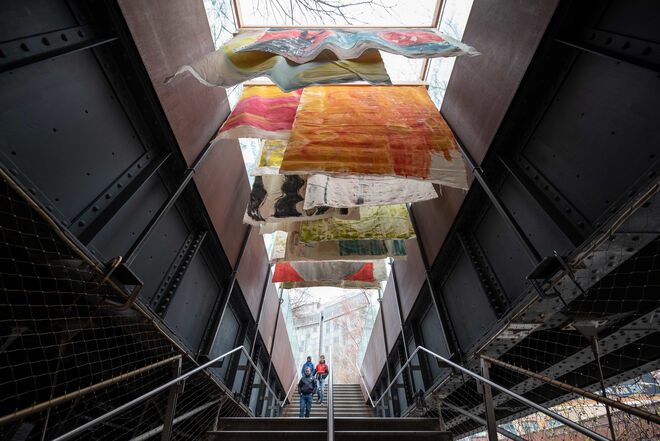 Vivian Suter, exposição En Plein Air em High Line Park, Nova Iorque.