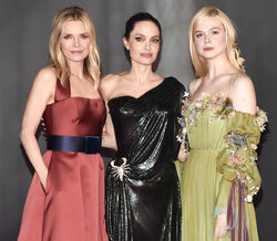 Michelle Pfeiffer, Angelina Jolie e Elle Fanning brilham na première de 'Maléfica, Mestre do Mal'