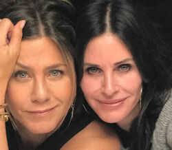 Jennifer Aniston estreia-se no Instagram com o elenco de "Friends”