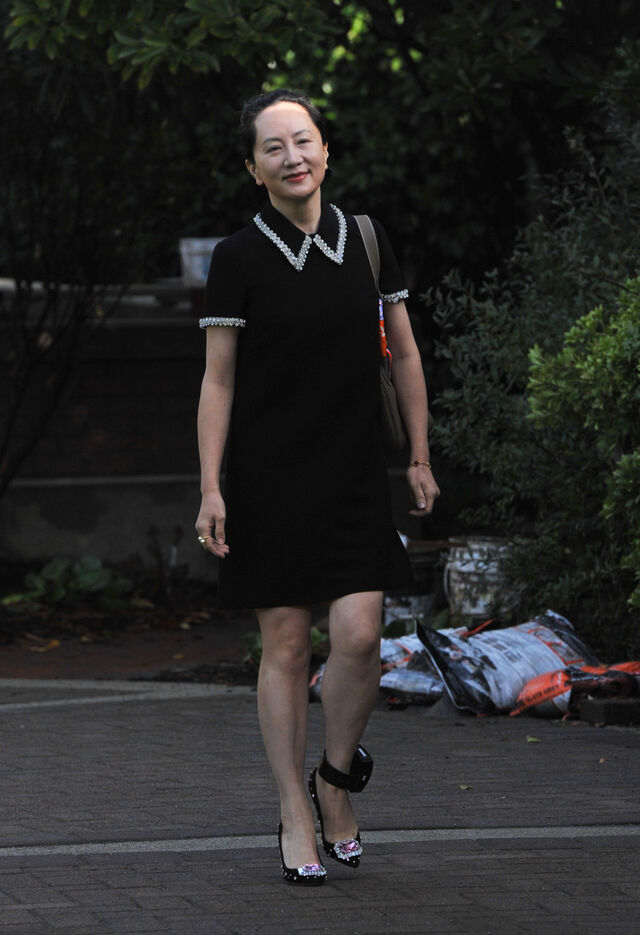 Meng Wanzhou, vice-presidente da Huawei, sai da sua casa em Vancouver para uma audição no tribunal, a 24 de setembro de 2019