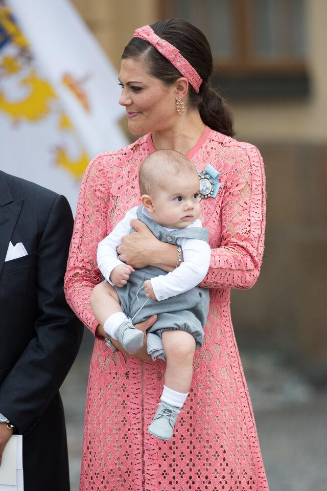 A princesa Victoria da Suécia no batizado do príncipe Alexander, em 2016. 