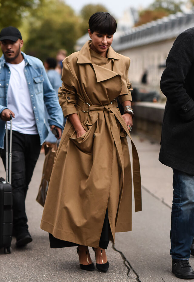 Deena Aljuhani Abdulaziz na semana de moda em Paris 