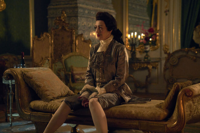 Gina McKee é a Condessa Praskovya Bruce 