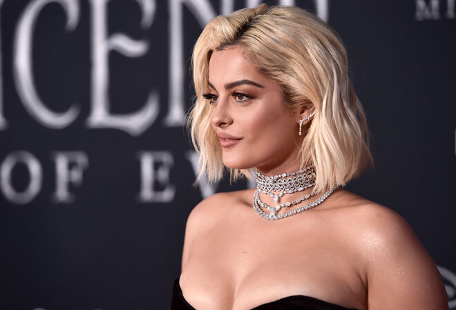 Bebe Rexha com joias Gismondi 1754, Kallati, Le Vian e Ruwaya