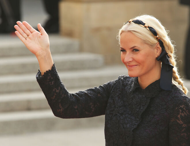 A princesa Mette Marit da Noruega no casamento do príncipe Guillaume do Luxemburgo com a condessa Stephanie, em outubro de 2012.