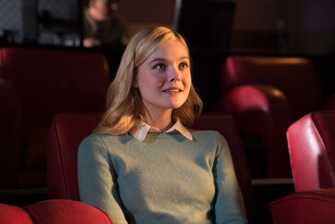 Elle Fanning é Ashleigh Enright