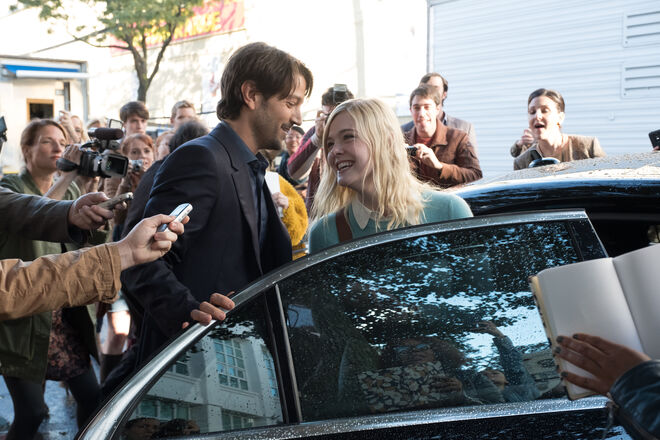 Diego Luna e Elle Fanning são Francisco Vega e Ashleigh Enright