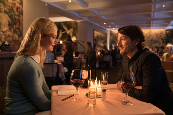 Elle Fanning e Diego Luna são Ashleigh Enright e Francisco Vega