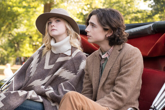 Elle Fanning e Timothée Chalamet são Ashleigh Enright e Gatsby Welles 