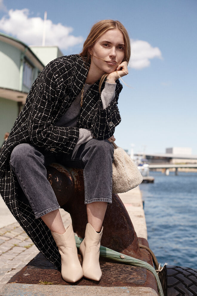 Pernille Teisbaek é uma das protagonistas da campanha #BEanICON da Mango, para o outono/inverno 2019/20.