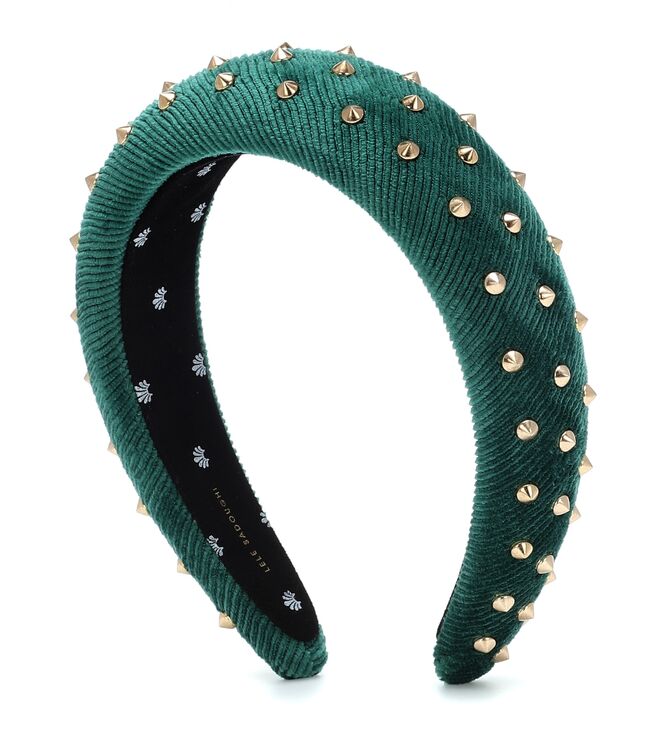 Bandolete, €155, Lele Sadoughi, em mytheresa.com 