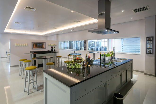 Espaço de showcooking no lagar Santa Vitória