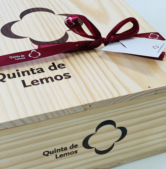 Pack Natal Caixa Platina, inclui 1 garrafa Dona Santana 2012, 1 garrafa de Touriga Nacional 2012 e 1 garrafa Dona Georgina 2012, €69, Quinta de Lemos