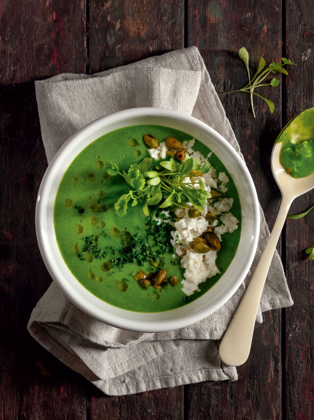 Receita de creme de espinafres, azeite de noz-moscada e queijo fresco.