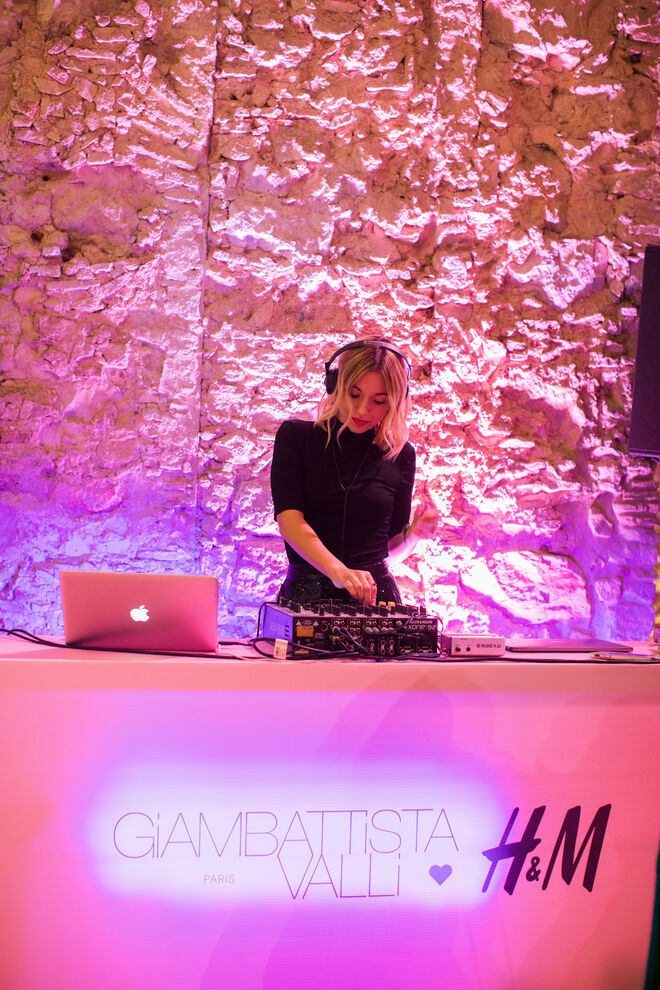 A DJ Vanessa Kokeshi