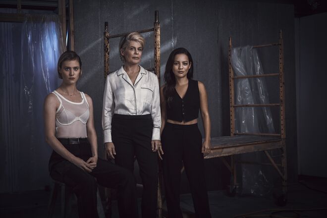 Mackenzie Davis, Linda Hamilton e Natalia Reyes
