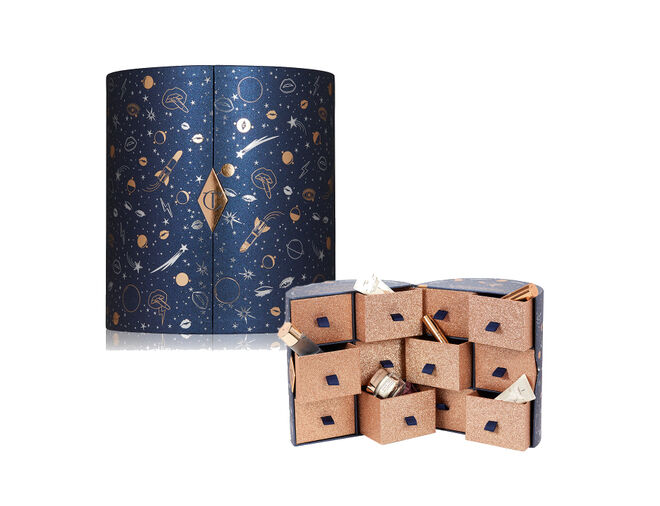 Calendário do advento Glittering Galaxy of Makeup Magic, €185, Charlotte Tilbury, em www.charlottetilbury.com