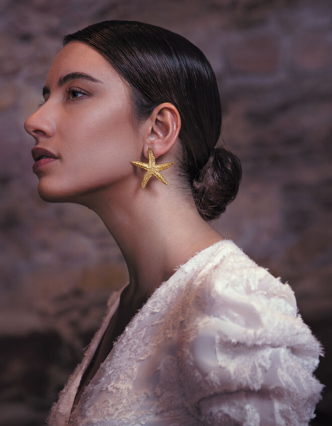 Joana Ribeiro. Top, Zara. Brincos, Joana Ribeiro.