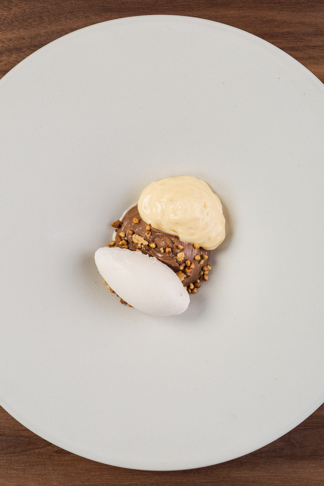 Chocolate com trigo sarraceno e avelãs.