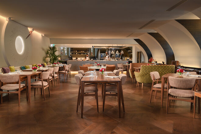 O restaurante Bahr, cuja decoração ficou a cargo de Juan Carmona e André Ribeiro, do TheStudio.