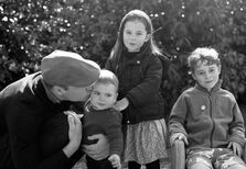 Os postais de Natal da família real britânica ao longo dos anos