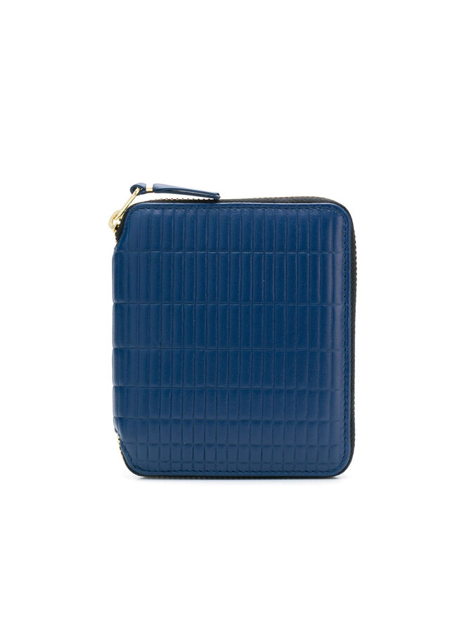 Carteira em pele, €250, Comme des Garçons, em www.farfetch.com