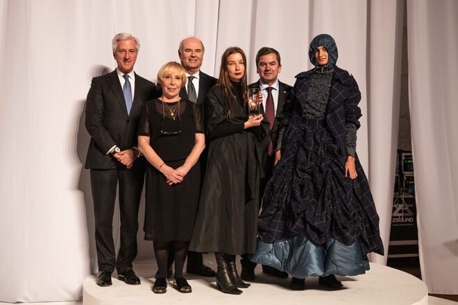 Idaliina Frima da Aalto University, na Finlândia, com o grande prémio na categoria design de moda