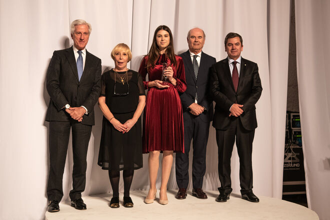 Paula-Elena Pruteanu da Tuiasi, na Roménia, com o grande prémio da categoria design de calçado