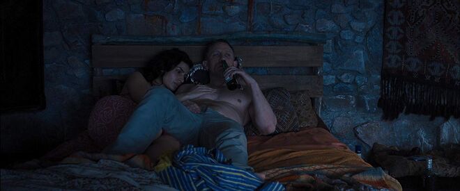 #75 Tonia Sotiropoulou como uma amante de Bond em ‘007 Skyfall’ (2012)