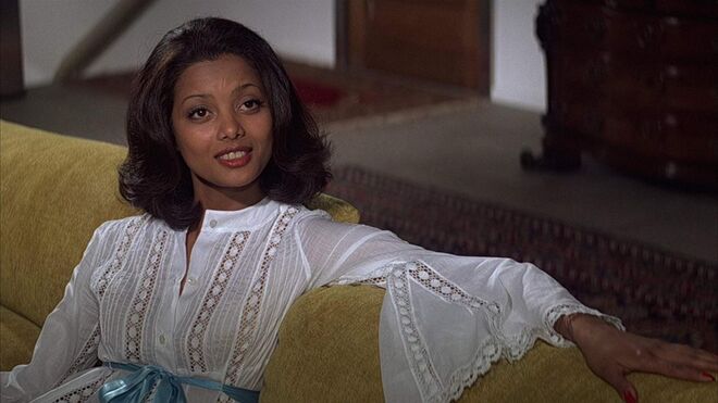 #42 Emily Bolton como Manuela em ‘007 - Aventura no Espaço’ (1979)