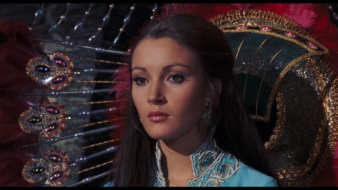 #29 Jane Seymour como Solitaire em ‘007 - Vive e Deixa Morrer’ (1973)
