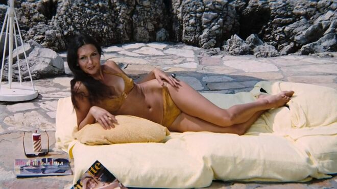 #28 Denise Perrier como Marie em ‘007 - Os Diamantes São Eternos’ (1971)