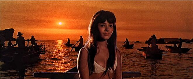 #17 Mie Hama como Kissy Suzuki em ‘007 - Só Se Vive Duas Vezes’ (1967)