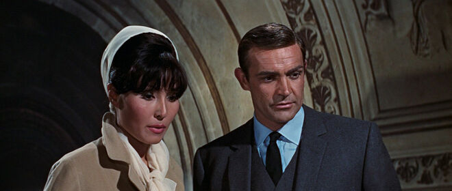 #16 Maryse Guy Mitsouko como Mademoiselle La Porte em ‘007 - Operação Relâmpago’ (1965)