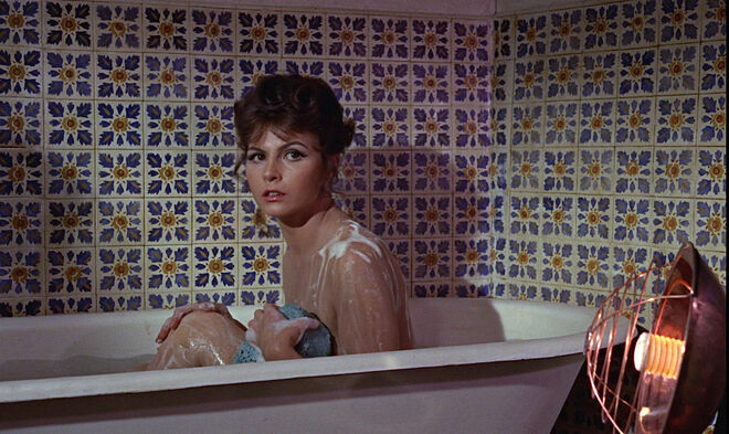#10 Nadja Regin como Bonita em ‘007 - Contra Goldfinger’ (1964)