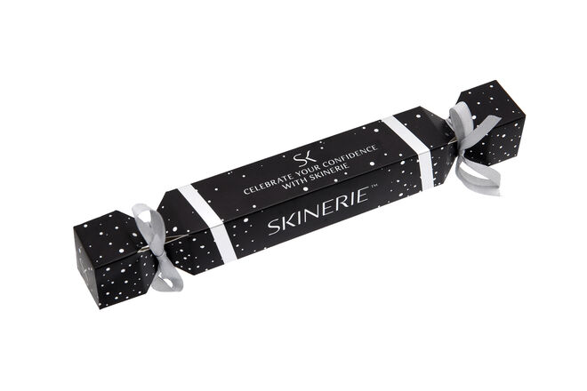 Cracker de Natal com máscara de pestanas Infinity Long, €9,90, Skinerie