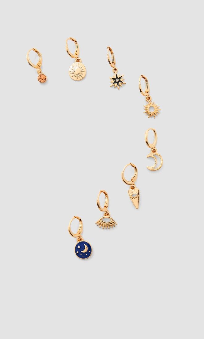 Conjunto de 8 argolas, €5,99, Stradivarius