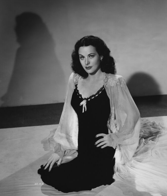Hedy Lamarr, 1945