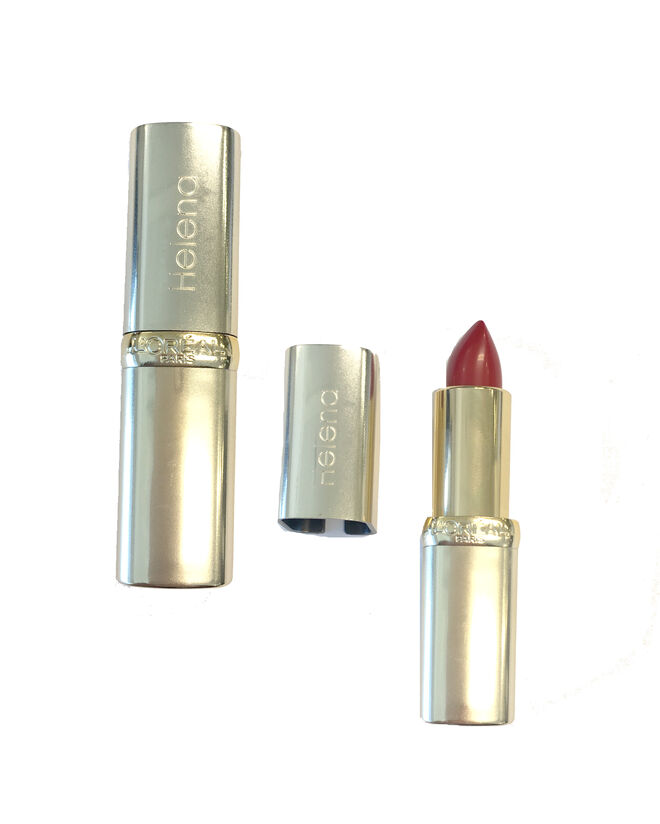 Batom Color Riche, €17,70, L'Oréal Paris, no El Corte Inglés. O batom pode ser personalizado na compra de dois ou mais batons e no mês de dezembro há a promoção leve 6 pague 4, se um ou mais dos seis artigos for um batom, o cliente pode também personalizar o(s) mesmo(s)