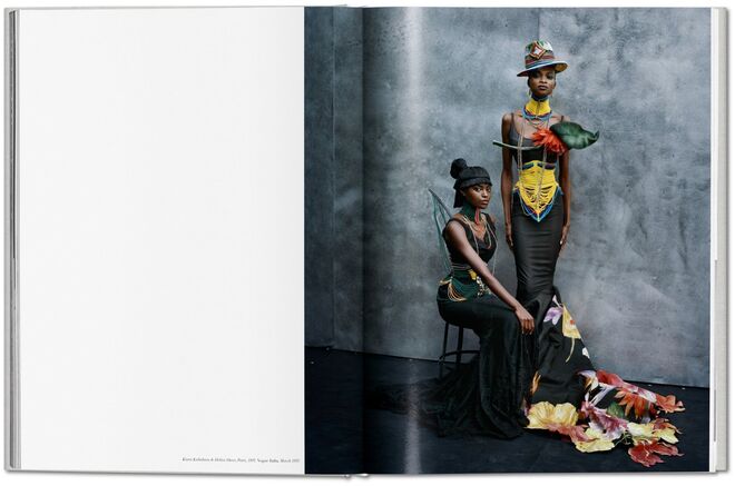 Imagem do interior do livro Peter Lindbergh ‒ Dior, da editora Taschen. 
