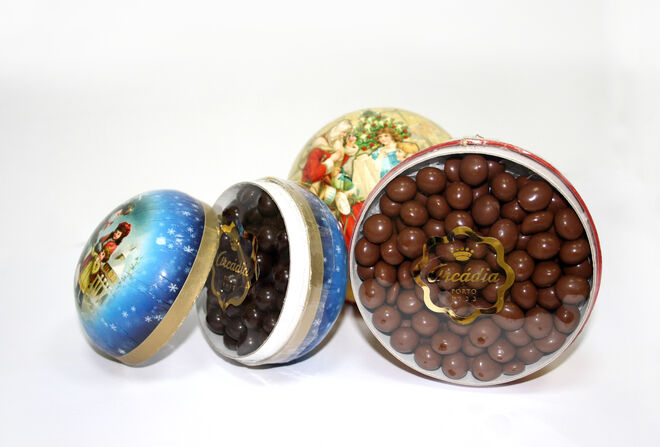 Bolas de Natal Chocolate de Leite e Negro, €9,50, Arcádia