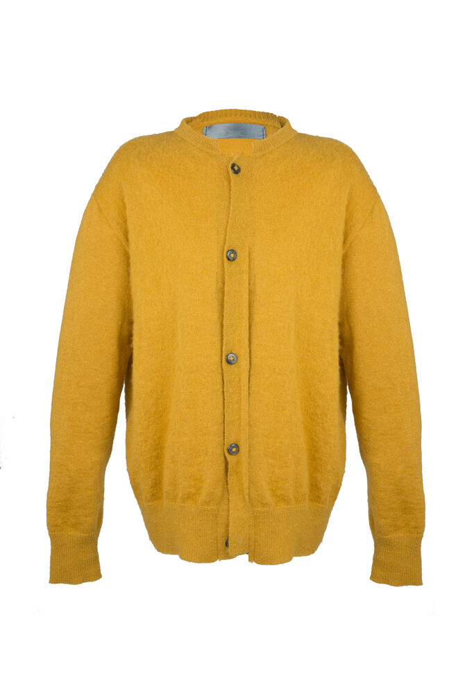 Cardigan em mohair, €200, Archie Dickens