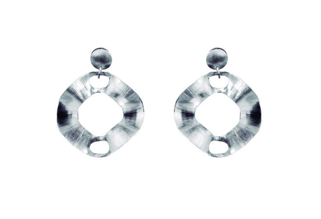 Brincos Water Lilly, €149,90, Eugénio Campos