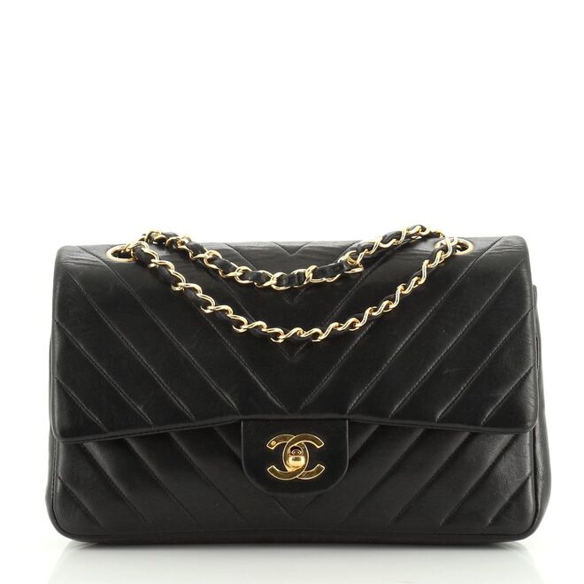Carteira Vintage Chevron, €3 347,35, Chanel em www.rebag.com

